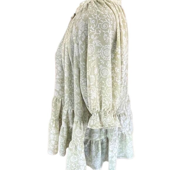 𝅺Forever 21 tiered Sage green patterned top with keyhole front and tie sz 0X - Picture 6 of 11